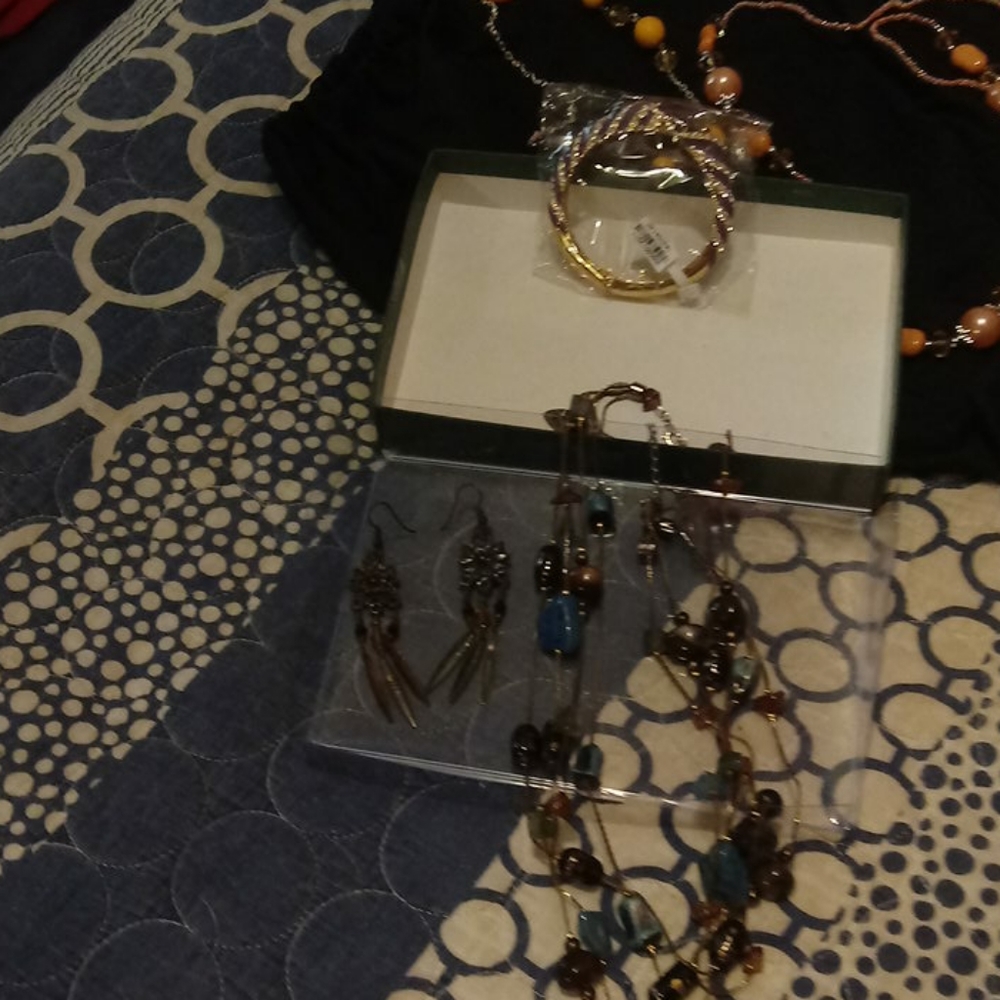 Jewelry - Picture 3 of 3